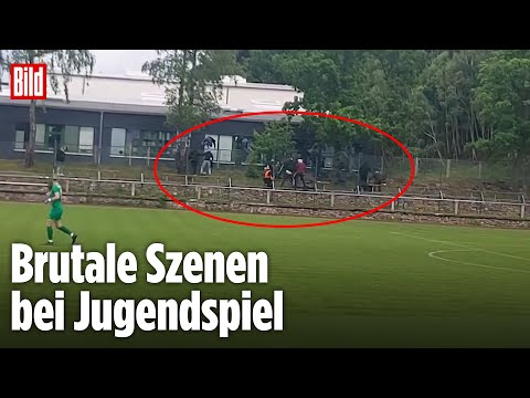 Sachsen: Plötzlich stürmen Hooligans einen Dorfplatz