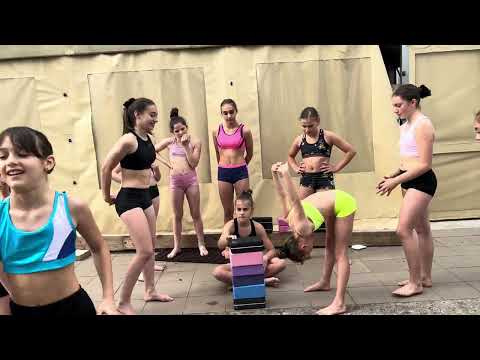 CHI È PIÙ SCIOLTA DI SPALLE? 🚀💛 #challenge #ginnastica #ginnasticaartistica #gymnastics #gym