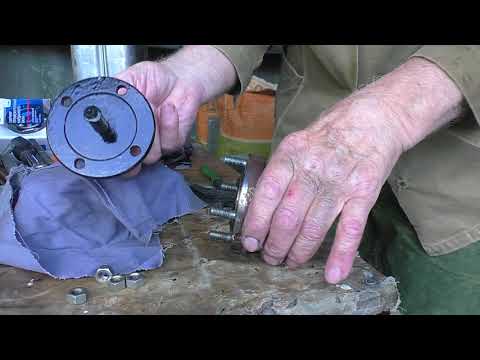 Замена шарнира промвала на НИВЕ 213 с помощью съёмника непосредственно на машине.