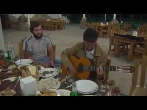 Нереально красиво поёт (рано утром встану)