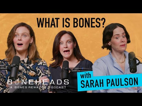 Emily Deschanel & Carla Gallo Quiz Sarah Paulson on Bones
