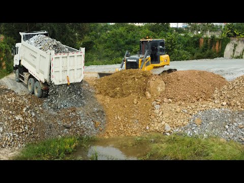 Gracefully waste landfill! remove mud zone Use 25T Dump Truck & DH17C3 Shantui Dozer moving stones.