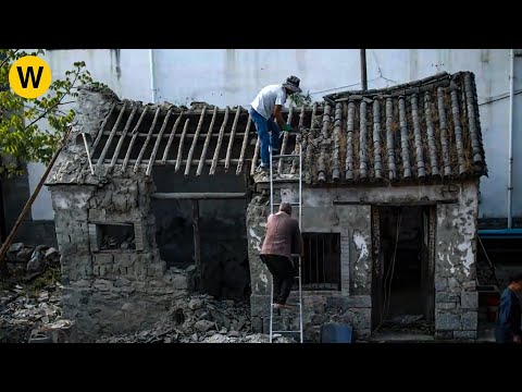 The grandparents burst into tears when they saw their grandchild renovating the rotten house