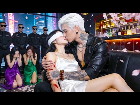 PDG refuse toute femme,mais fut ébloui par la technique d'une femme masquée.Chaque nuit, il la choya