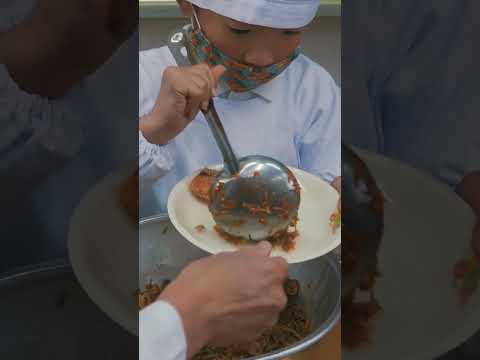 再生回数1,027万超!日本の給食しか勝たん ٩( 'ω' )و