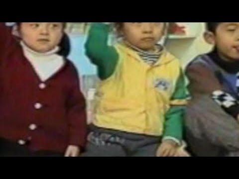 第十九届FIRST主竞赛入围纪录长片《新月一章》预告片 #FIRST青年电影展# 由李新月执导的纪录片《新月一章》入围第十九届#FIRST主竞赛# 单元。影片拍摄于导演24岁重回家乡之时，面对阔...