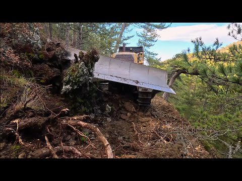 How does a bulldozer create new roads by cutting through hills? #bulldozer #caterpillar