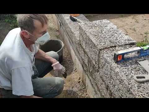 Строительство дома из арболита - выложил 2 ряда арболитовых блоков