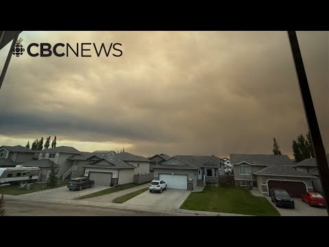 B.C. wildfire crossing into Alberta prompts wider evacuation order