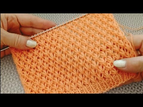 Несложный ажурный узор спицами.