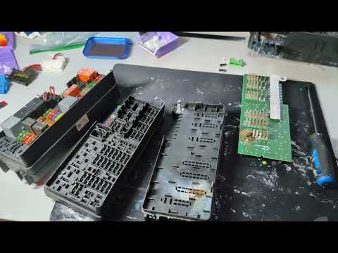 06-13 Mercedes W251 R350 ML350 GL450 Rear Relay Fuse Box Disassembly