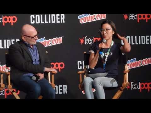 Michelle Yeoh surprises Cast of Star Trek Discovery at NYCC 2017