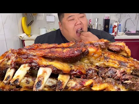 Monkey spent ¥500 on 16kg beef rib  roasted it  ate happily! [Fat Monkey Boy]