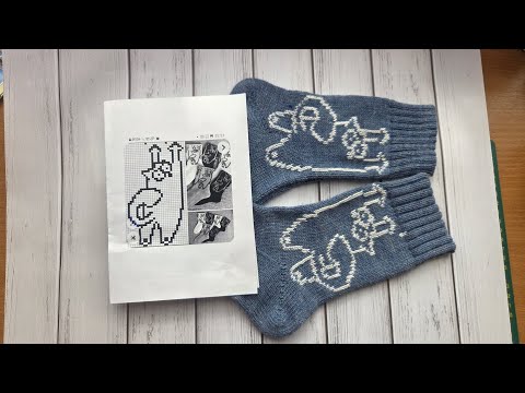 Носки со швом впереди на вязальной машине и вышивка по петлям.