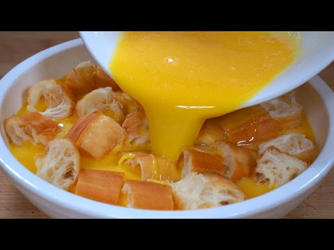 把油条切成小段，倒入鸡蛋液，这做法还是第一次见，教你神仙吃法，上桌小朋友都抢着吃#like #美食分享 #recipe #delicious