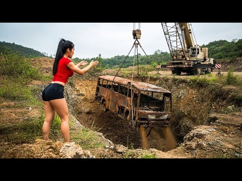 Genius Girl Restores 16-seat Toyota (HIACE) After Many Years of Abandonment. Old Car Restoration