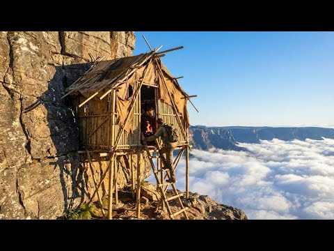 Build a Sturdy House on a Cliff Using Primitive Tools and Face the Challenge of Survival in 90 Days