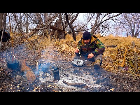 Learn 10 Advanced Cold Weather Bushcraft & Survival Skills - Cooking - Deer Heart - Bigfoot Bed!