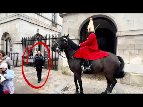 IGNORANT Tourist Did This To The King’s Guard Will Make Your  BLOOD BOILED 😡🤬