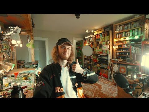 Happy Saturday 🚧 Hanging out