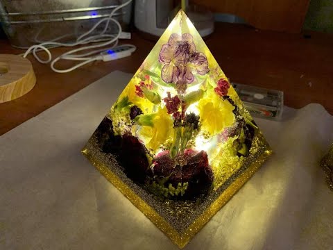 6x6 Beautiful Resin Pyramid with real dried flowers and fairy lights