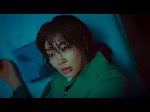 Falsely accused of killing her husband, she is tragically separated from her child.