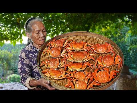 Grandma caught more than 40 wild hairy crabs and cooked them into traditional Chinese dishes.