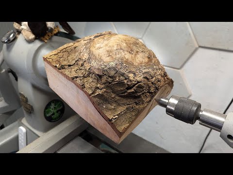 A Shocking Discovery! Woodturning the mysterious ASH knot