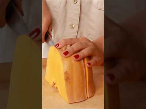 Delicious pumpkin soup for autumn nights #pumpkinsoup #souprecipe