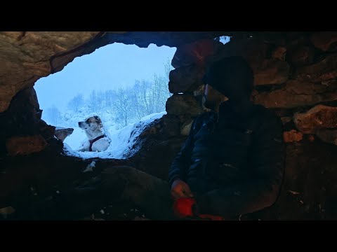 SNOWSTORM CAMPING IN EXTREME COLD WEATHER - Bushcraft Survival Shelter, Nature Sounds, Asmr Cooking