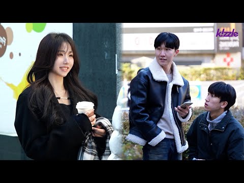 예쁜 여자가 목도리를 매달라고 했을 때 남자들의 반응