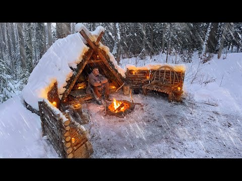 I Survived 100 Hours Building a Warm and Cozy Bushcraft Shelter - No Tent, No Sleeping Bag, Survival