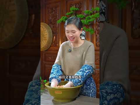 姐妹们,把玉米放在糯米里面拌一拌,出锅就是一道大人小孩特别喜欢吃的糯米烤肠,再也不要让孩子们在外面买那种乱七八糟的烤肠了