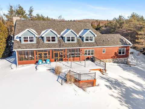 Welcome to a boater's dream retreat on the Inland Waterway portion of the Black River.