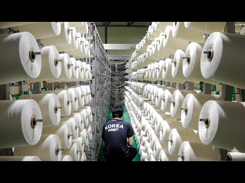 The process of making a soft towel by twisting countless thin threads