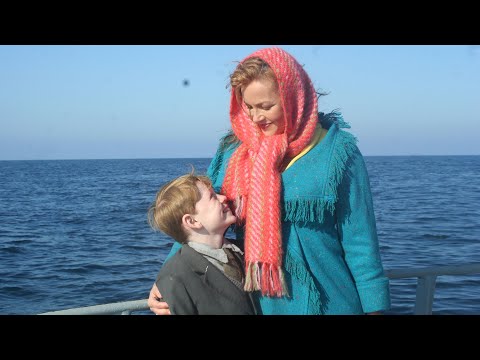 治愈一生的神作，养父不喜欢领养的男孩，结局却看哭了百万观众，3万人打出8.7高分，16分钟看完2009年治愈电影《彩虹照耀》