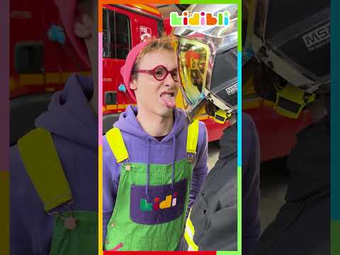 Do you think he can see me? 🙈🙈 | Kidibli #shorts