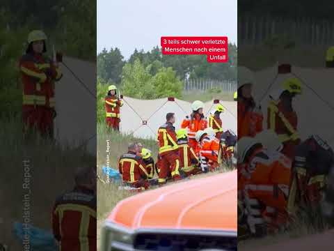 Nach einem #Unfall auf der A7 will ein Fahrer die #Rettungsgasse ausnutzen. #RedaktionAK #Shorts