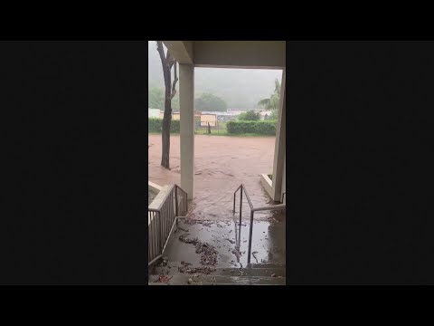 Historic Hawaii floods leave 2,000 people without power