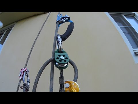 Промышленный альпинизм. Подъем по веревке на десантере с помощью жумара и блок-ролика