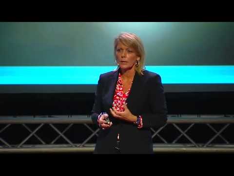 Marcas personales en el mundo corporativo: Joanne Shawcross at TEDxPuraVida 2013