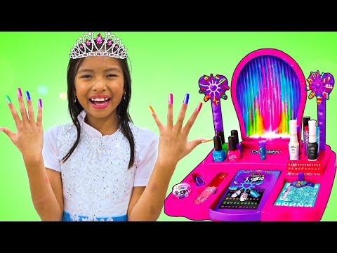 Wendy & Alex Pretend Play Going to Princess Ball