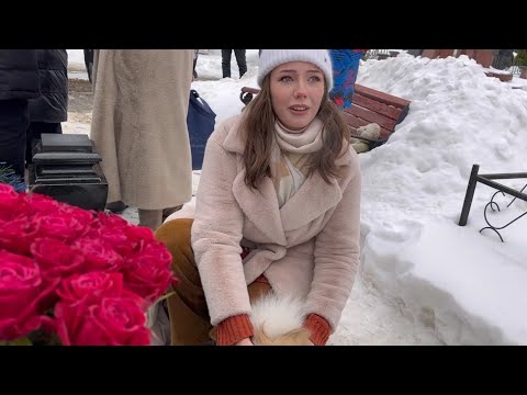 семья Юлии Началовой на могиле певицы в день памяти  / 31.01.2024 Троекуровское кладбище