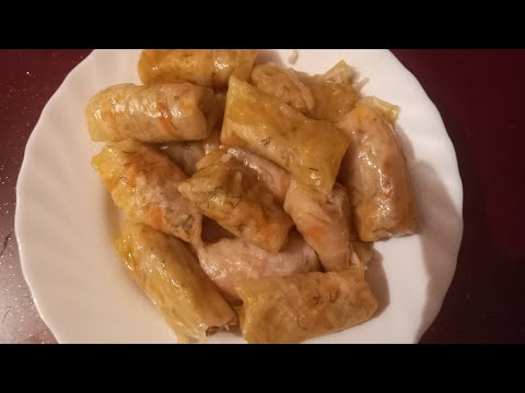 Голубці з квасної капусти та шкварками.