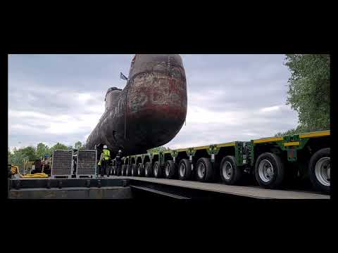 Schlepper unter U-Boot 17 / Heavyload of submarine U 17