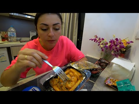 ТАЙСКИЙ МУКБАНГ, МНОГО ЕДЫ, ПРОБУЮ НЕПОНЯТНОЕ  И ОБЗОР ЦЕН В МАГАЗИНЕ, ЧТО МЫ КУПИЛИ