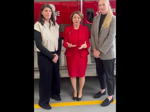 Sen. Klobuchar stands with family of firefighter who died of service-related cancer