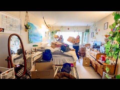Maximalist forced to DECLUTTER bc she's moving!! [Beckys big move pt. 1]