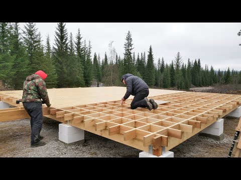 Family build their off-grid cabin in Alaska amidst a snowstorm |