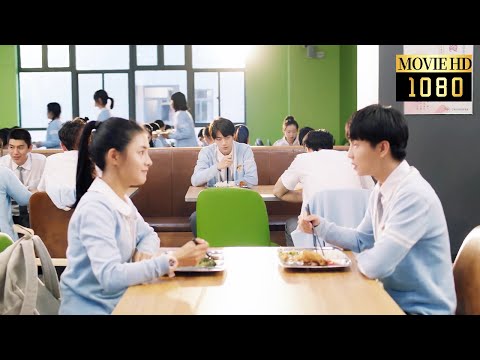 🍒【MOVIE】灰姑娘和男同學一起吃飯，校草吃醋，竟用筷子把盤子戳了個洞！【甜了青梅配竹馬 Sweet First Love】